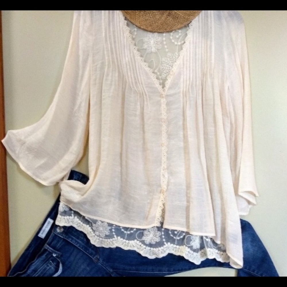 Cream colored flowy top
